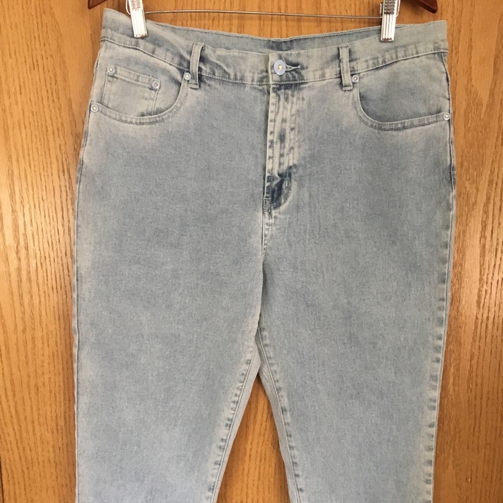 Stretch jean shorts